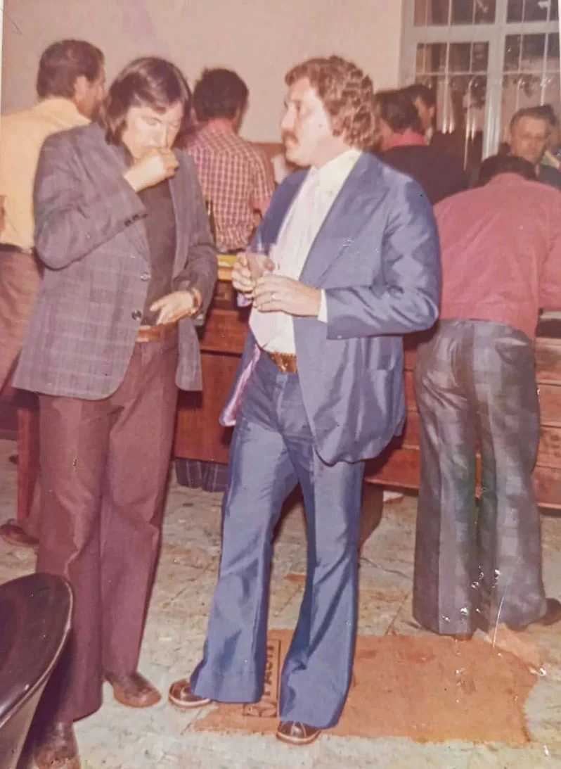 Pedro Paz e Álvaro Machado (Gaúcho) já falecido - inauguração do Banco Nacional em Pitanga em 197...