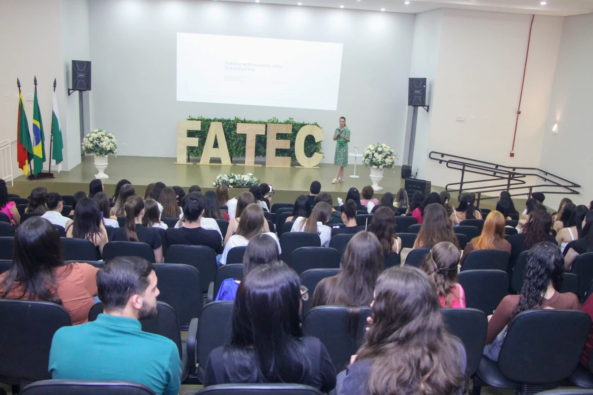 Palestra abre jornada acadêmica